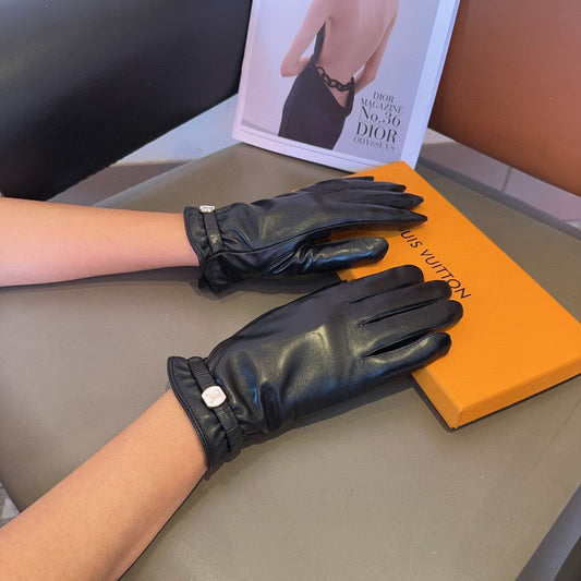 LV GLOVES IN BLACK LAMBSKIN 462377 - M
