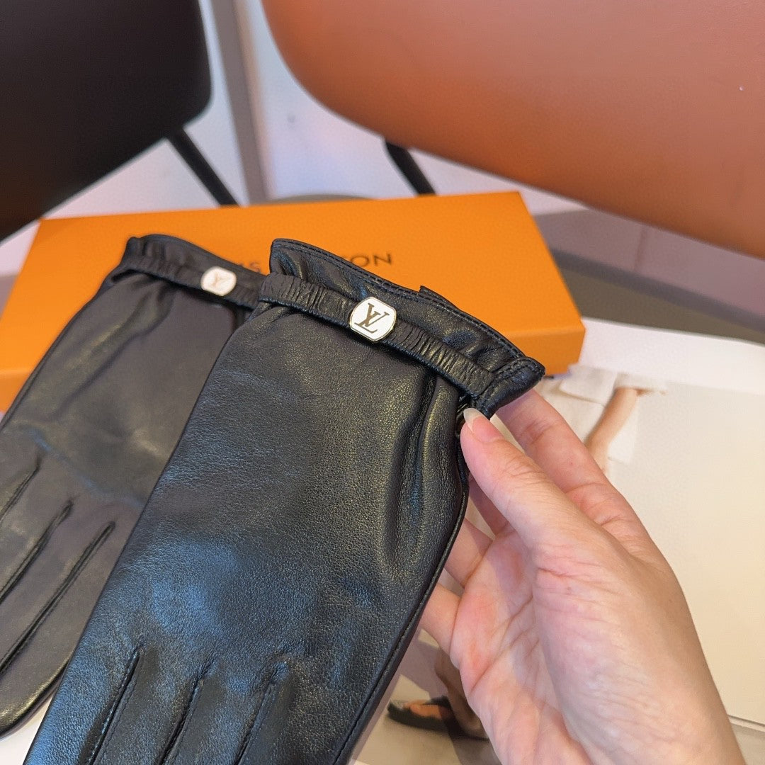 LV GLOVES IN BLACK LAMBSKIN 462377 - M