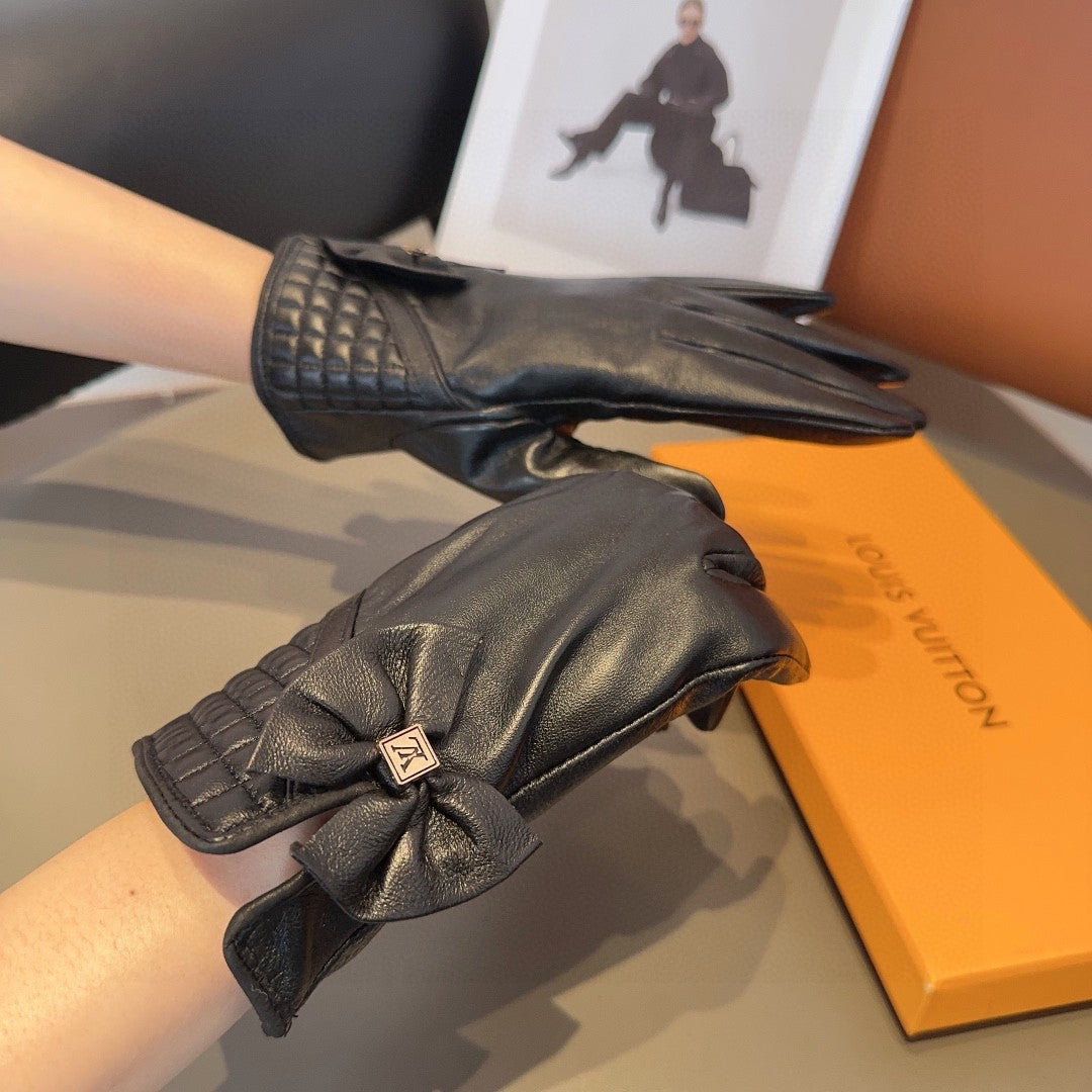 LV GLOVES IN BLACK LAMBSKIN 465812 - M