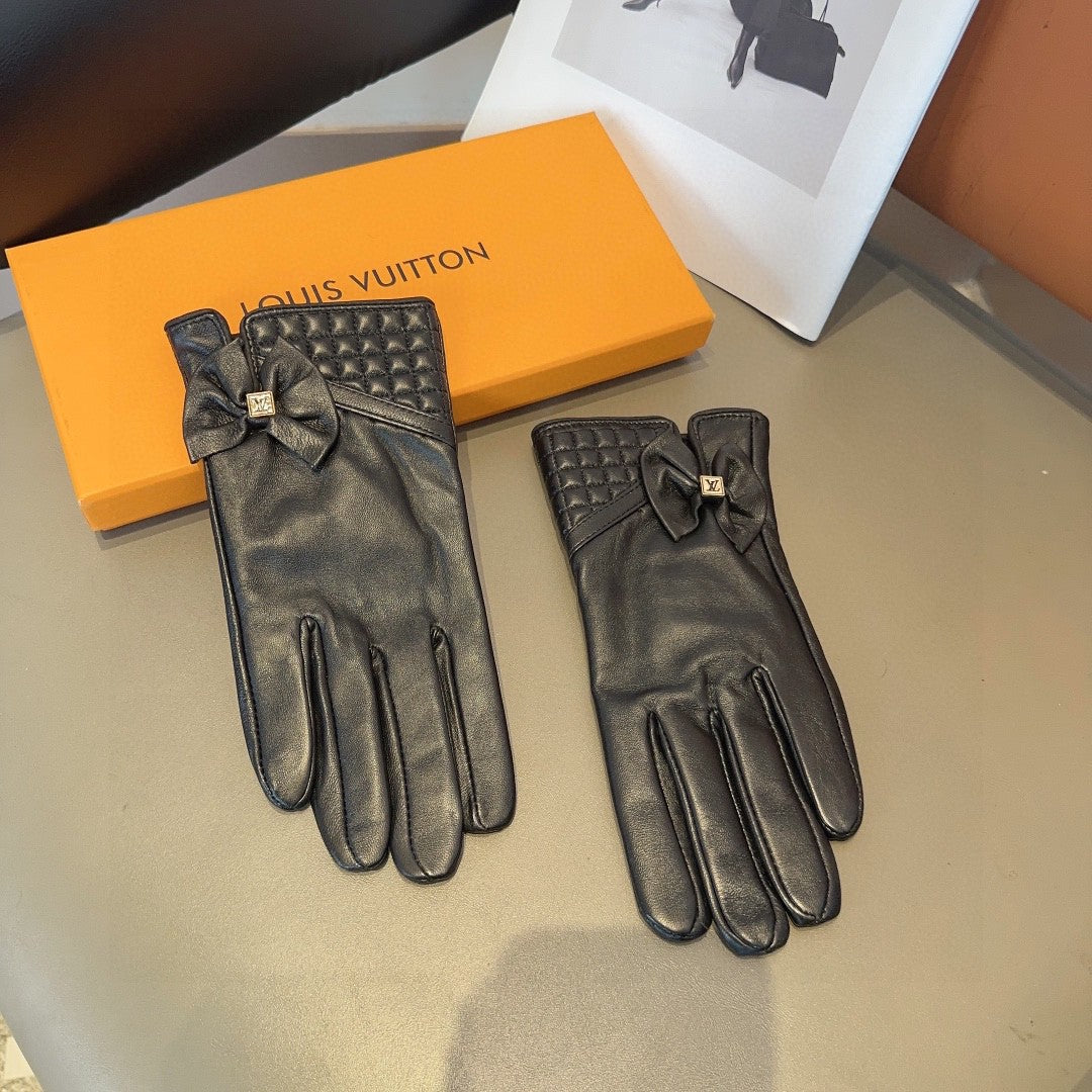 LV GLOVES IN BLACK LAMBSKIN 465812 - M