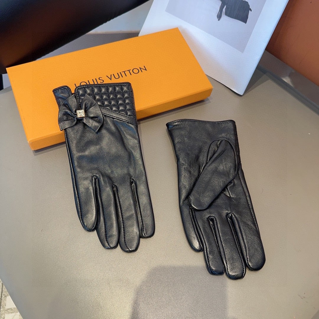 LV GLOVES IN BLACK LAMBSKIN 465812 - M