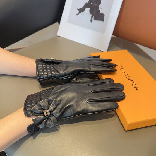 LV GLOVES IN BLACK LAMBSKIN 465812 - M