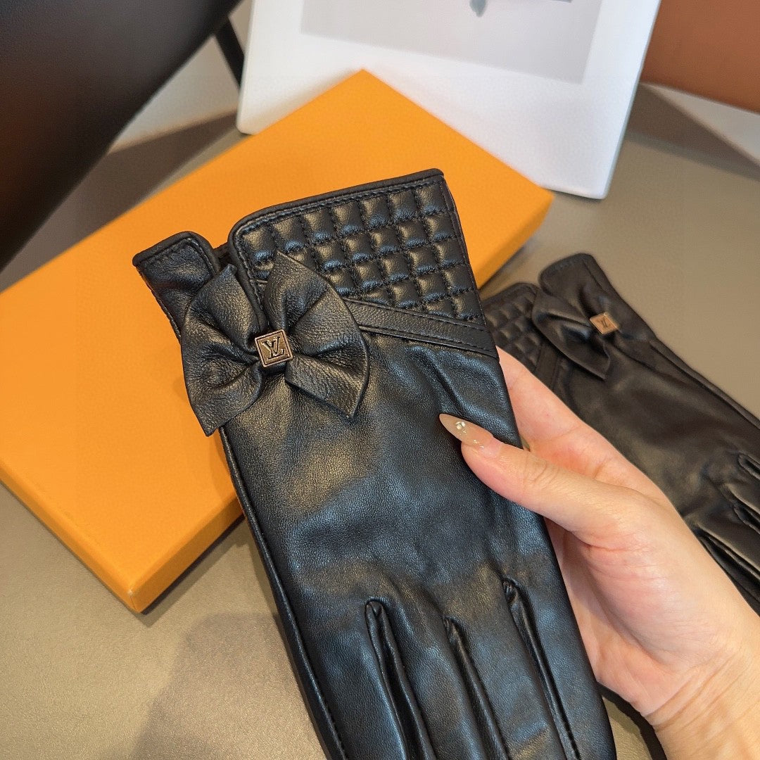 LV GLOVES IN BLACK LAMBSKIN 465812 - M