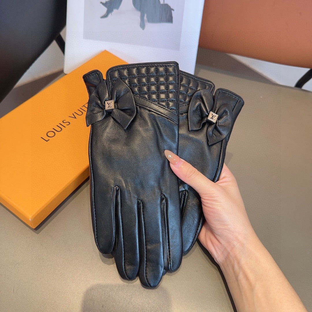 LV GLOVES IN BLACK LAMBSKIN 465812 - M