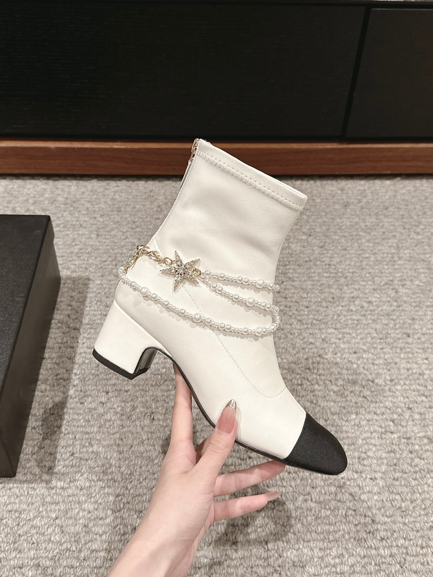CC LOW CUT BOOTS IN WHITE STRETCH LAMBSKIN AND GROSGRAIN WITH PEARL CHAIN - 35