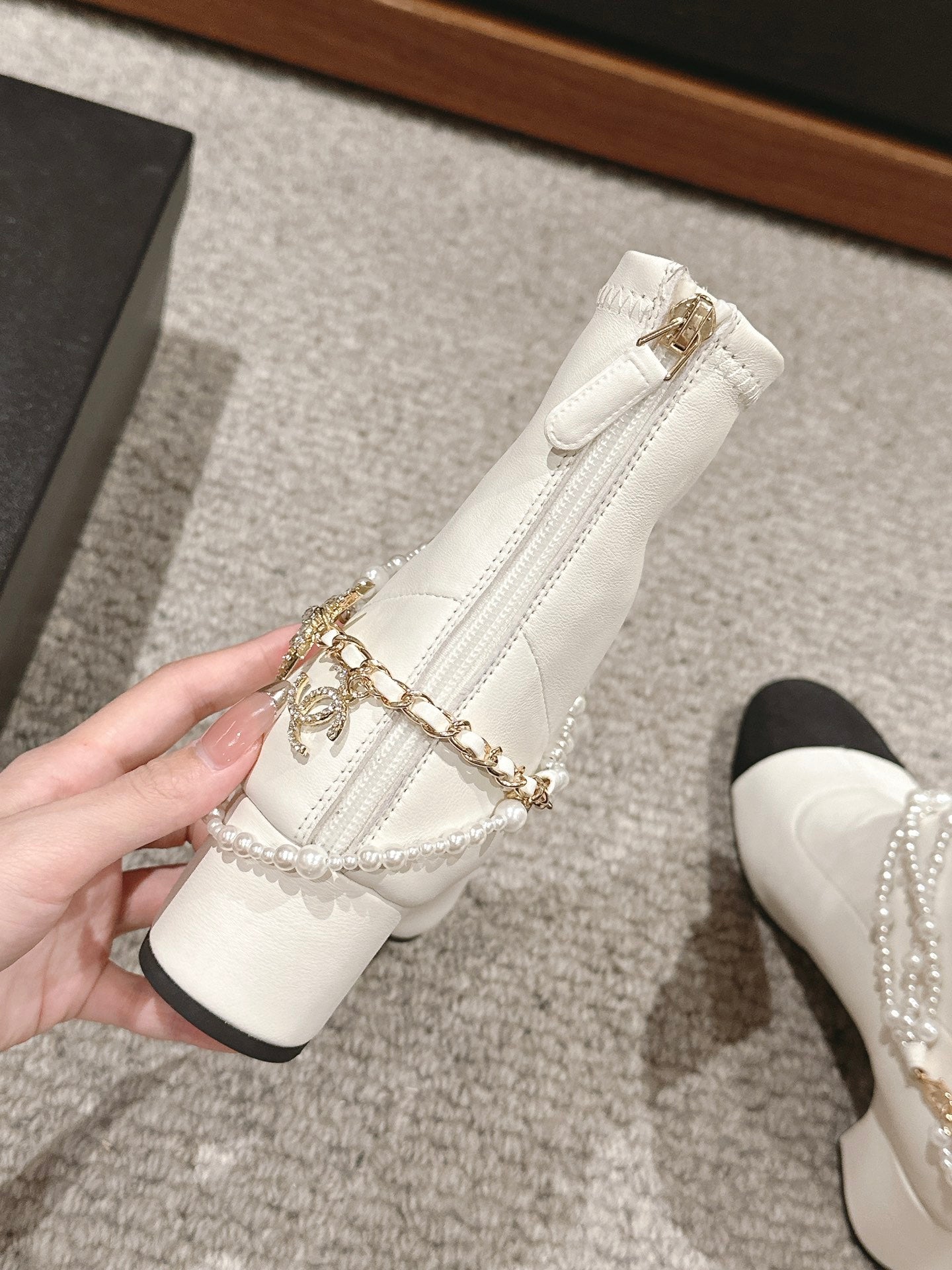 CC LOW CUT BOOTS IN WHITE STRETCH LAMBSKIN AND GROSGRAIN WITH PEARL CHAIN - 35
