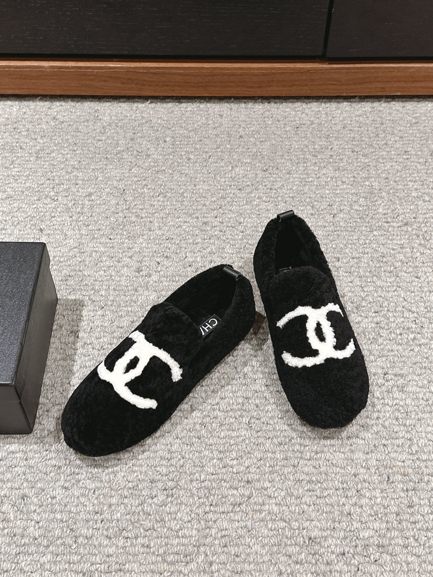 CC LOAFERS IN BLACK FLEECE WITH WHITE LOGO - 34