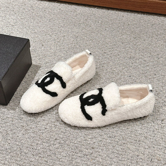CC LOAFERS IN WHITE FLEECE WITH BLACK LOGO - 34
