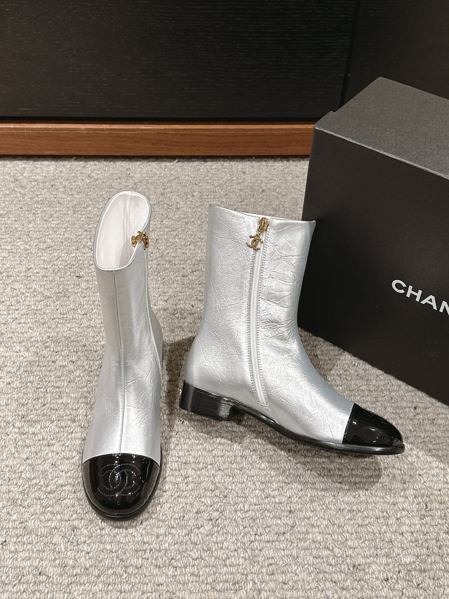 CC SHORT BOOTS IN SILVER MIX BLACK LAMBSKIN - 35