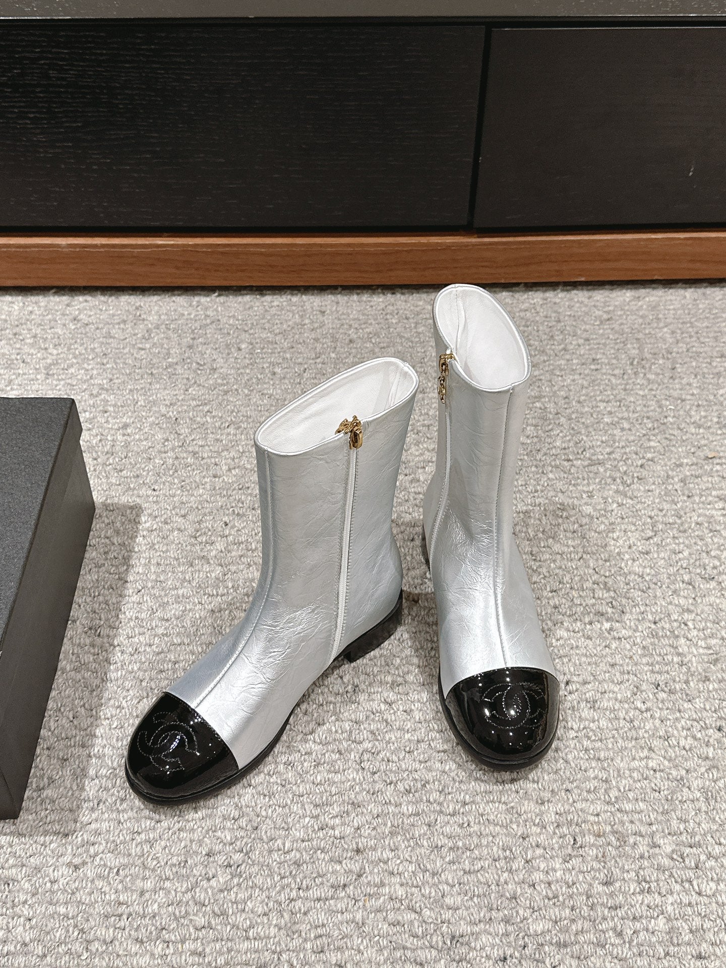 CC SHORT BOOTS IN SILVER MIX BLACK LAMBSKIN - 35