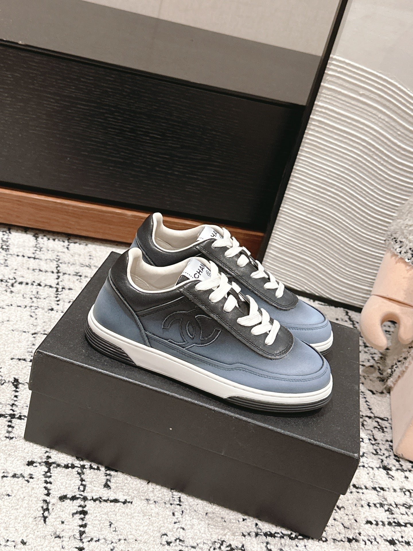 SNEAKER IN BLACK MIX COOL GRAY HAND-POLISHED CALFSKIN 977825 - 35