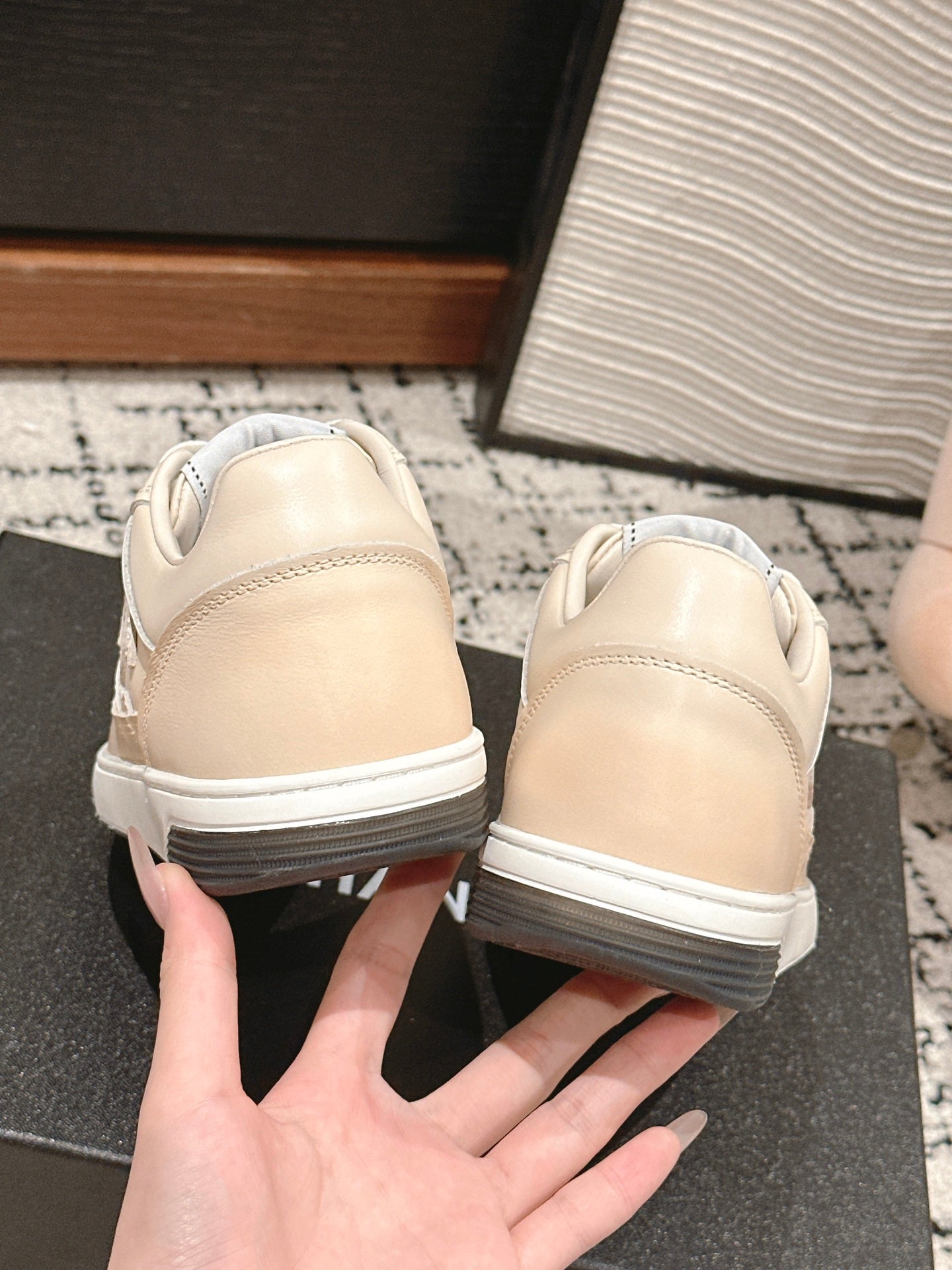 SNEAKER IN BISQUE BEIGE HAND-POLISHED CALFSKIN 977827 - 35