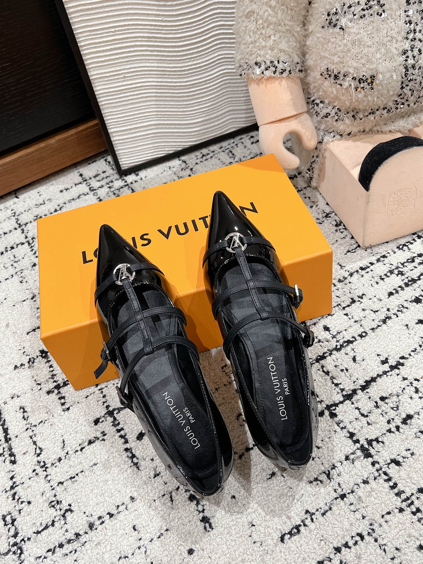 POINTED FLAT SHOES IN BLACK CALFSKIN - 35