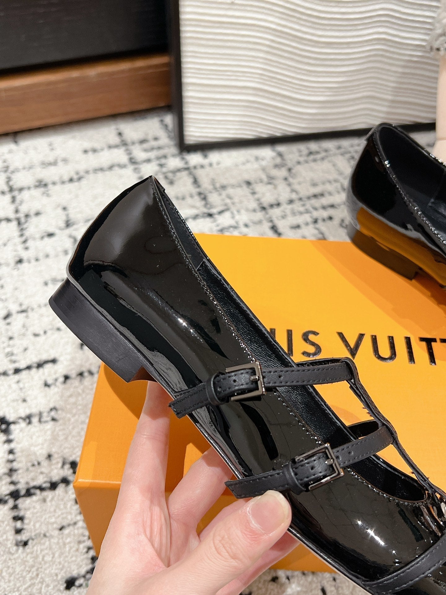POINTED FLAT SHOES IN BLACK CALFSKIN - 35
