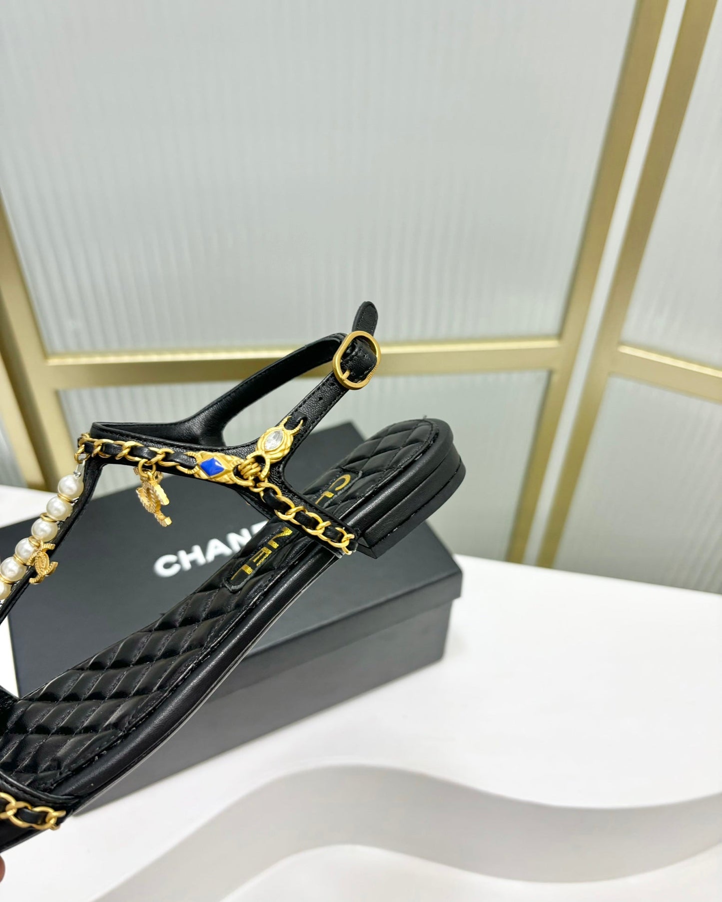 SANDALS PEARL CHAIN IN BLACK COWHIDE - 35