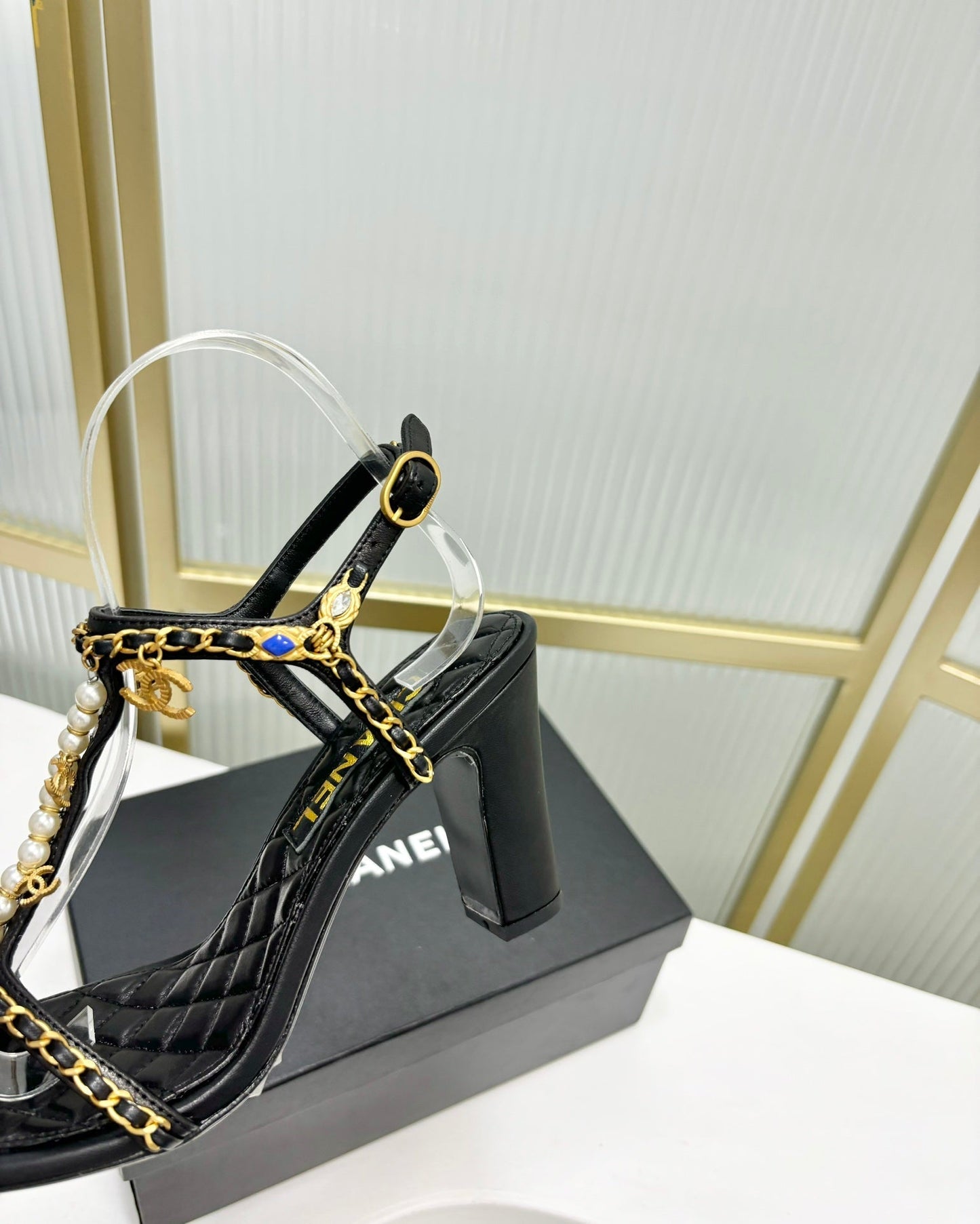 HIGH HEELS PEARL CHAIN IN BLACK COWHIDE - 35