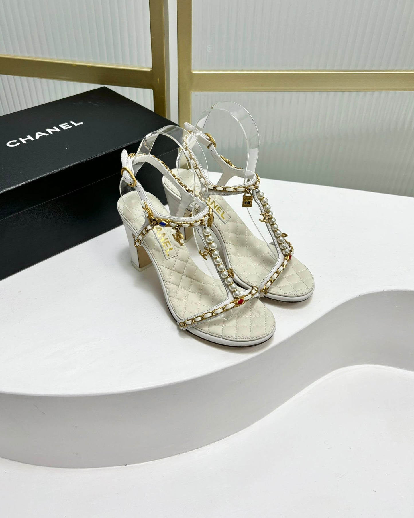 HIGH HEELS PEARL CHAIN IN WHITE COWHIDE - 35
