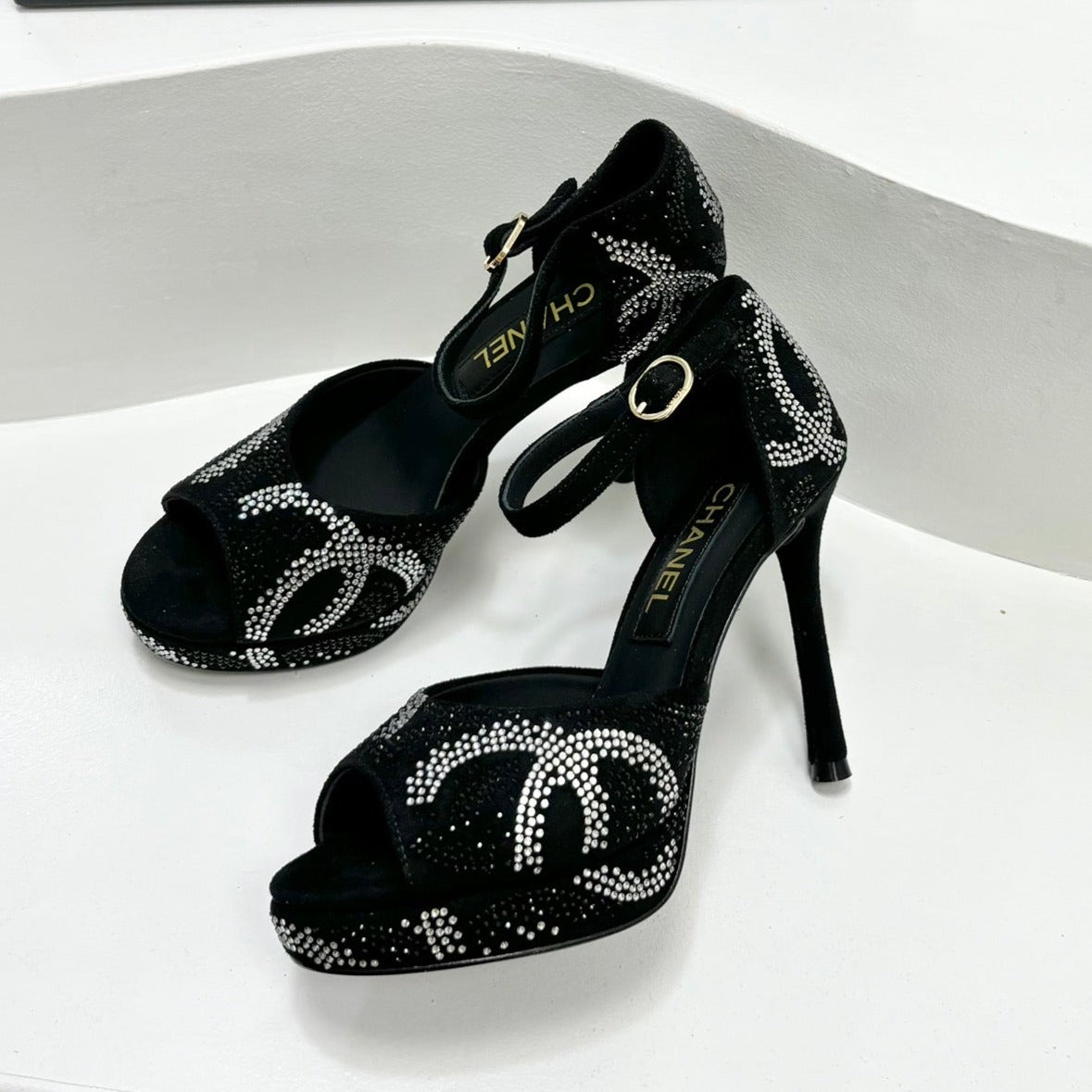 HIGH HEELS ONE STRAP IN BLACK GOATSKIN - 35