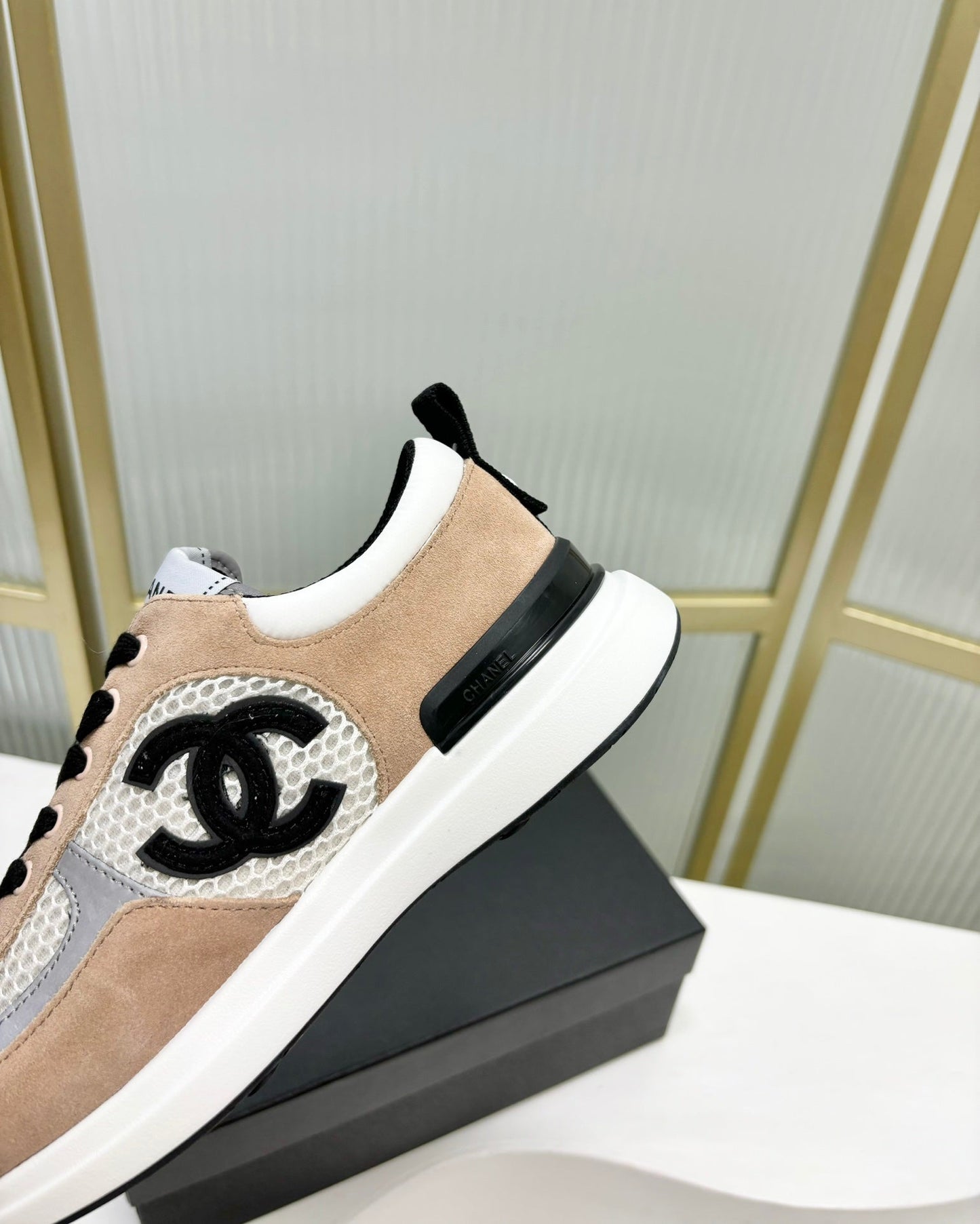 SNEAKER IN TAN BROWN SUEDE AND GREY BREATHABLE MESH - 35