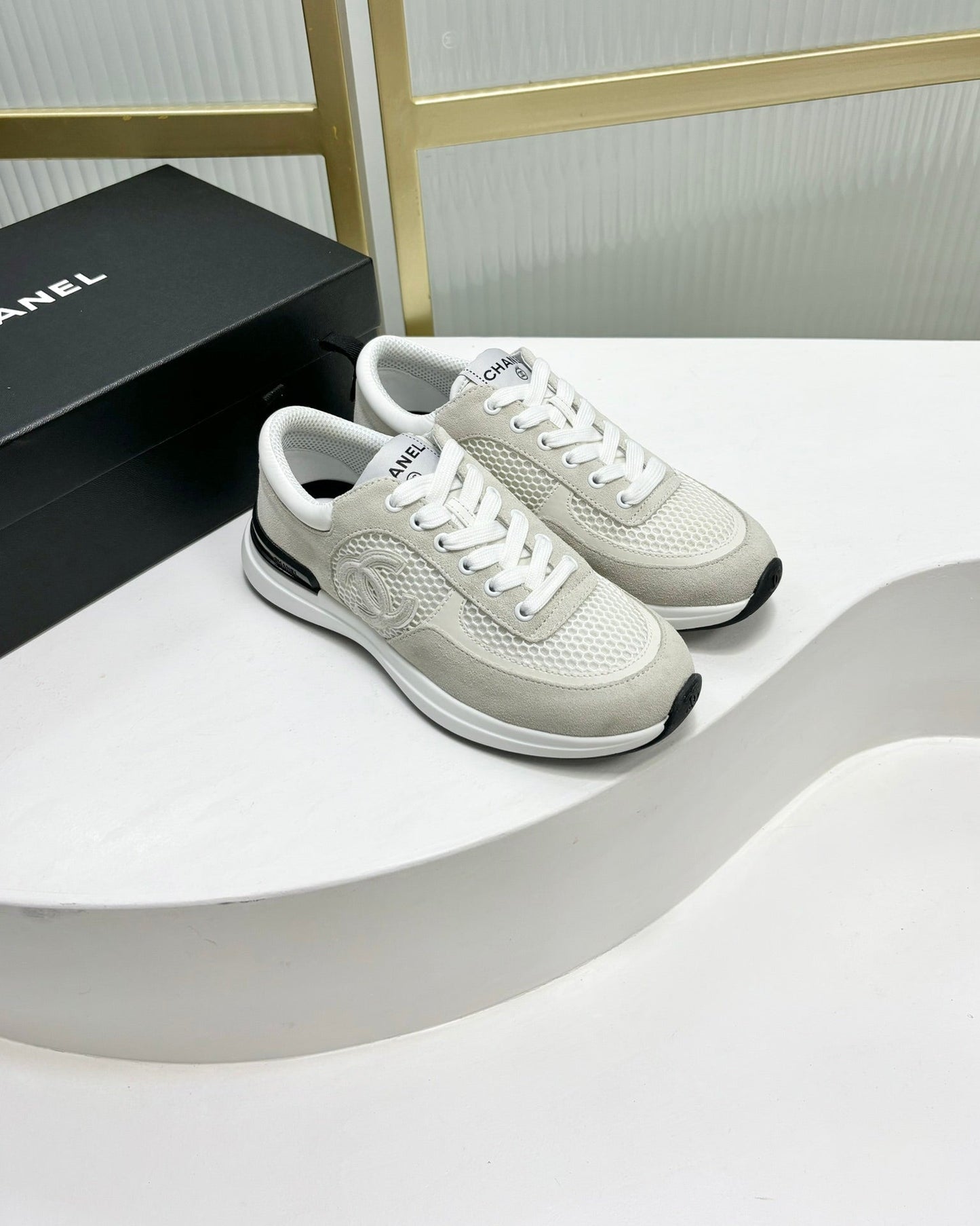 SNEAKER IN GREY SUEDE AND WHITE BREATHABLE MESH - 35