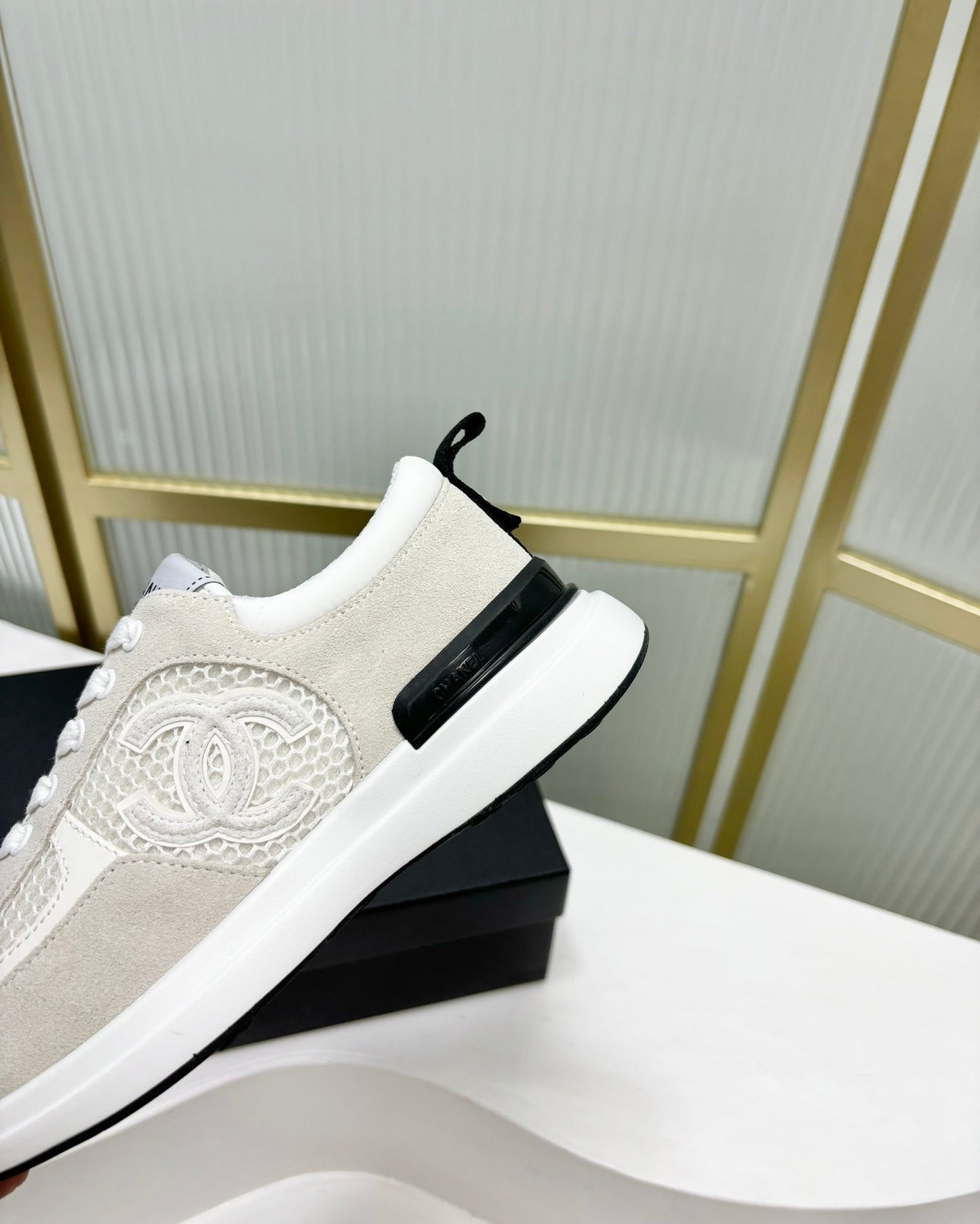 SNEAKER IN GREY SUEDE AND WHITE BREATHABLE MESH - 35