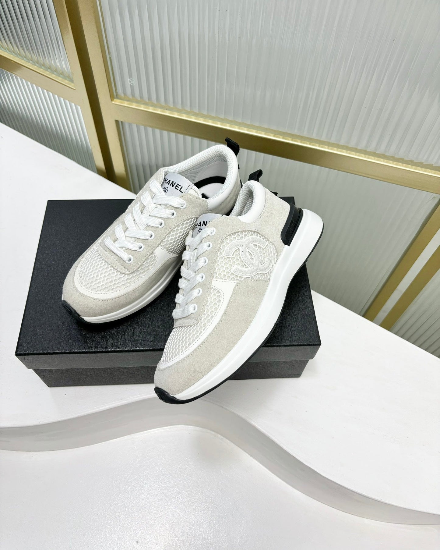SNEAKER IN GREY SUEDE AND WHITE BREATHABLE MESH - 35