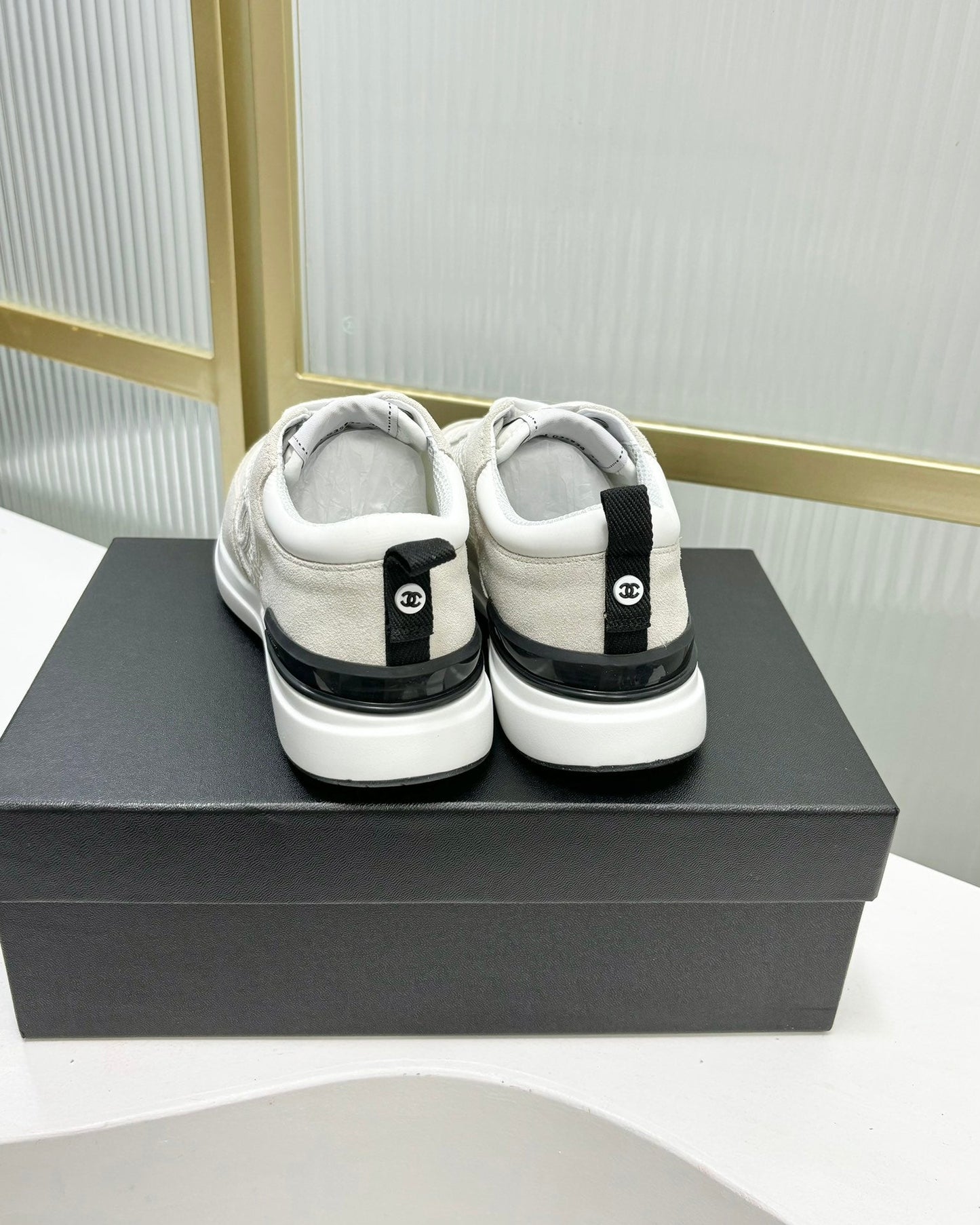 SNEAKER IN GREY SUEDE AND WHITE BREATHABLE MESH - 35