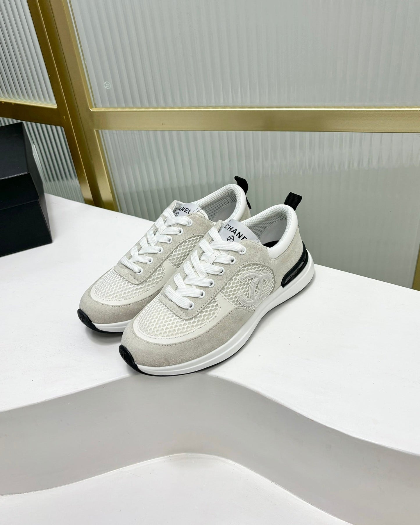 SNEAKER IN GREY SUEDE AND WHITE BREATHABLE MESH - 35