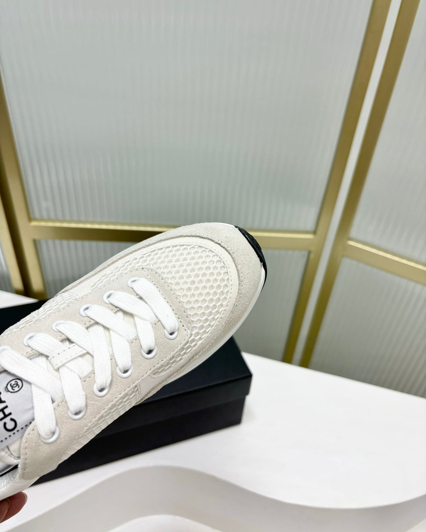 SNEAKER IN GREY SUEDE AND WHITE BREATHABLE MESH - 35