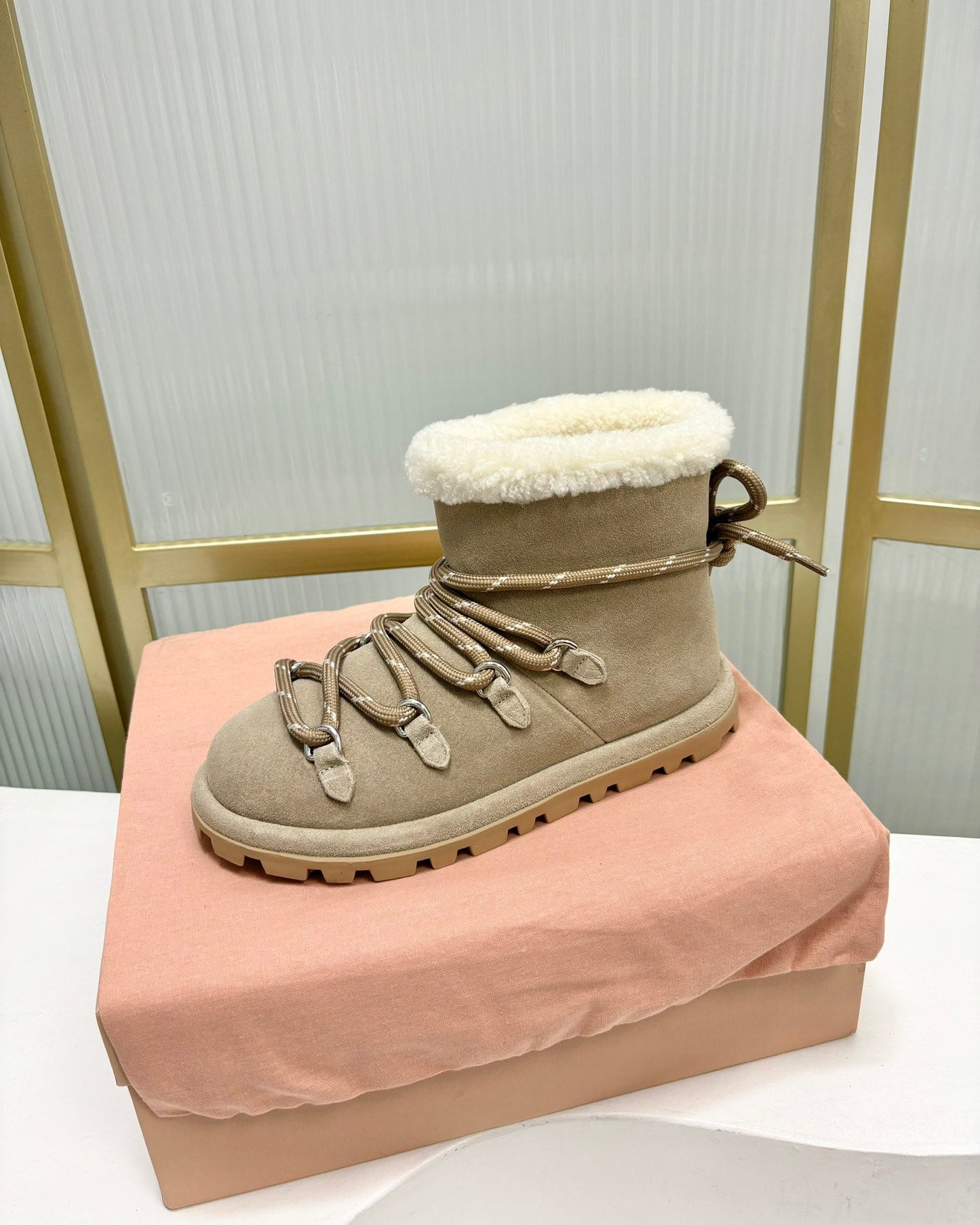 LACE-UP ANKLE BOOTS IN BEIGE SUEDE AND FLEECE LINING - 35