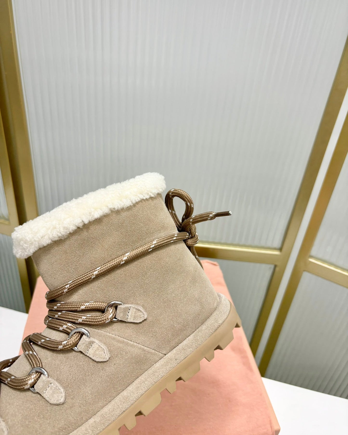 LACE-UP ANKLE BOOTS IN BEIGE SUEDE AND FLEECE LINING - 35
