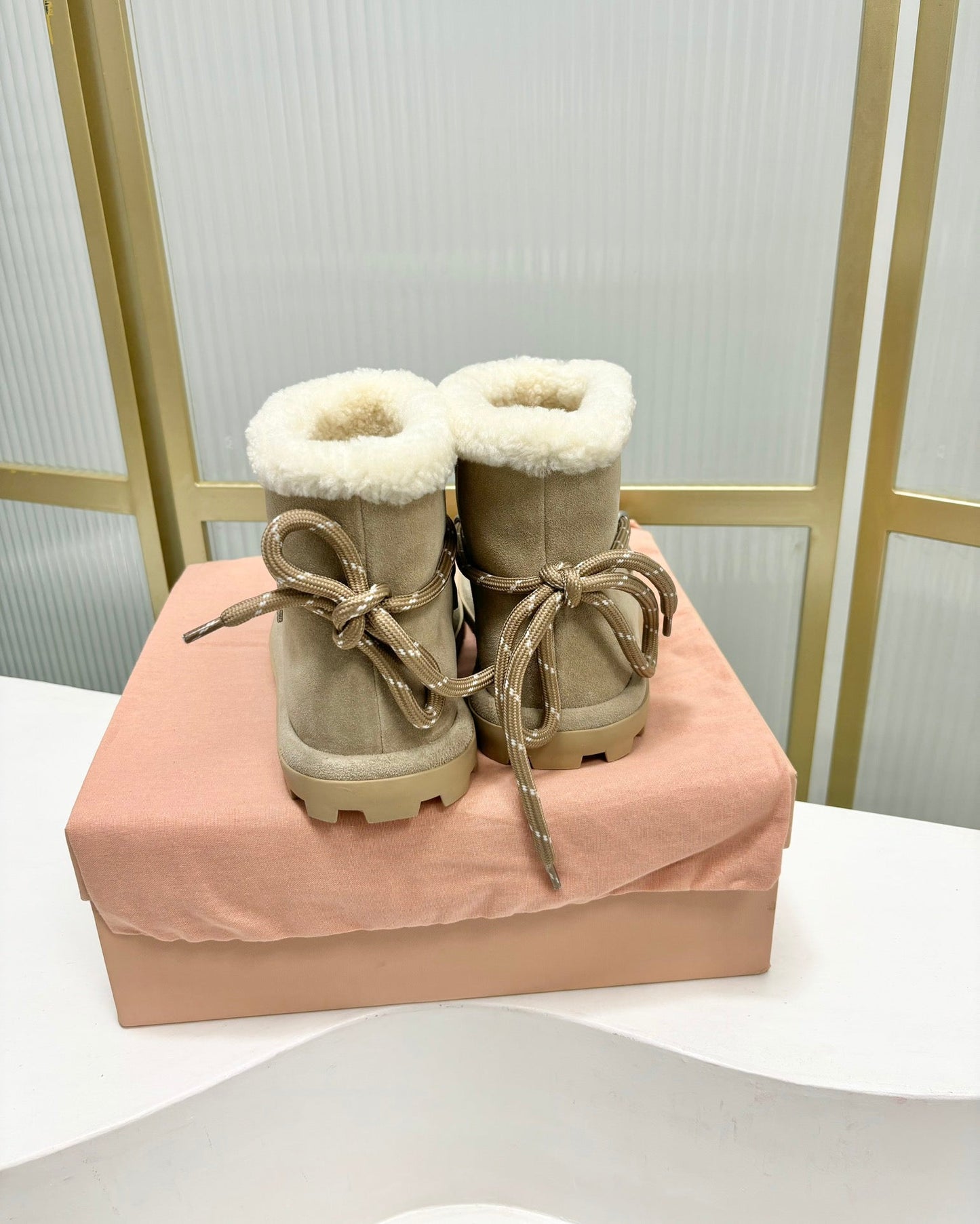 LACE-UP ANKLE BOOTS IN BEIGE SUEDE AND FLEECE LINING - 35