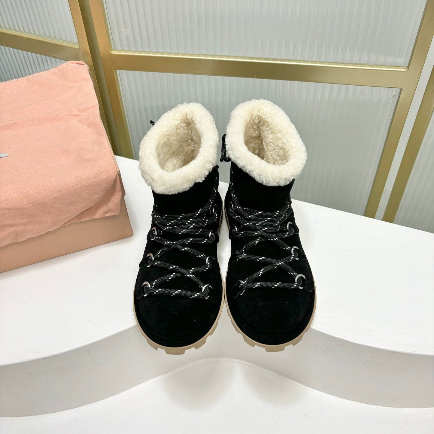 LACE-UP ANKLE BOOTS IN BLACK SUEDE AND FLEECE LINING - 35