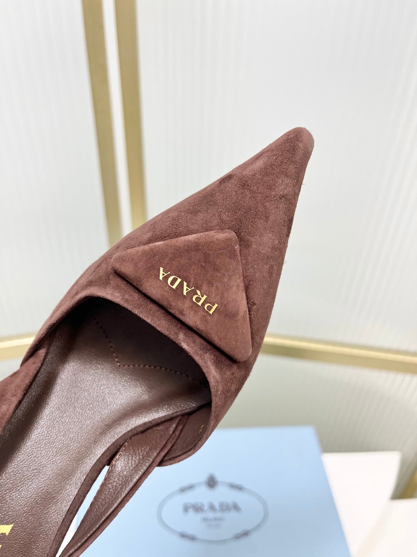 БОСОНІЖКИ PRADA 26S СЛІНГБЕК НА ПІДБОРАХ 75 ММ З ТЕМНО-КОРИЧНЕВОЇ ЗАМШІ З ЛОГОТИПОМ