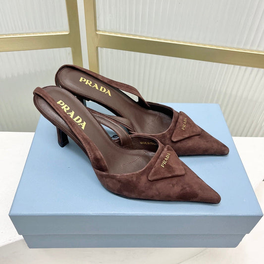 БОСОНІЖКИ PRADA 26S СЛІНГБЕК НА ПІДБОРАХ 75 ММ З ТЕМНО-КОРИЧНЕВОЇ ЗАМШІ З ЛОГОТИПОМ