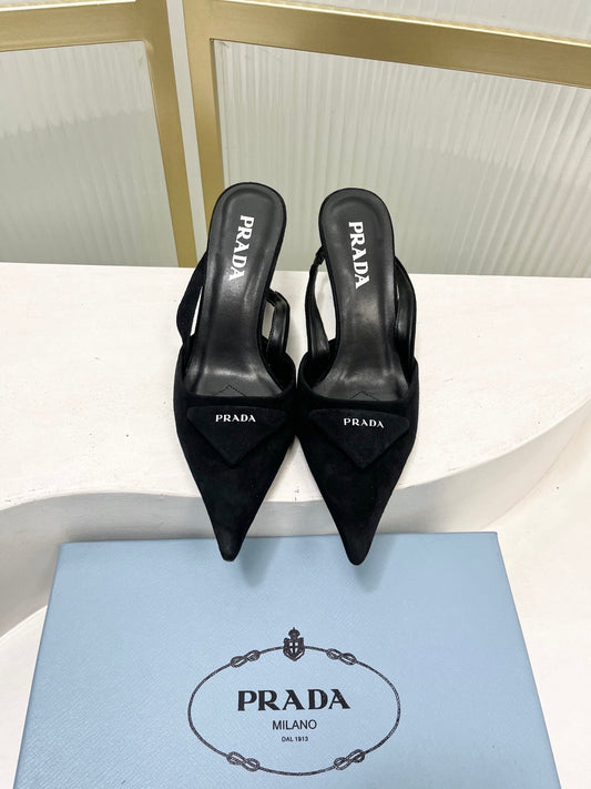 БОСОНІЖКИ PRADA 26S НА ПІДБОРАХ 75 ММ З РЕМІНЦЕМ НА П'ЯТІ ТА ЛОГОТИПОМ З ЧОРНОЇ ЗАМШІ