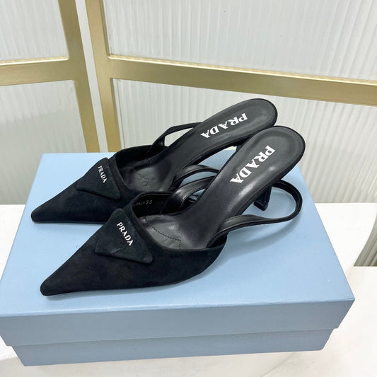 БОСОНІЖКИ PRADA 26S НА ПІДБОРАХ 75 ММ З РЕМІНЦЕМ НА П'ЯТІ ТА ЛОГОТИПОМ З ЧОРНОЇ ЗАМШІ