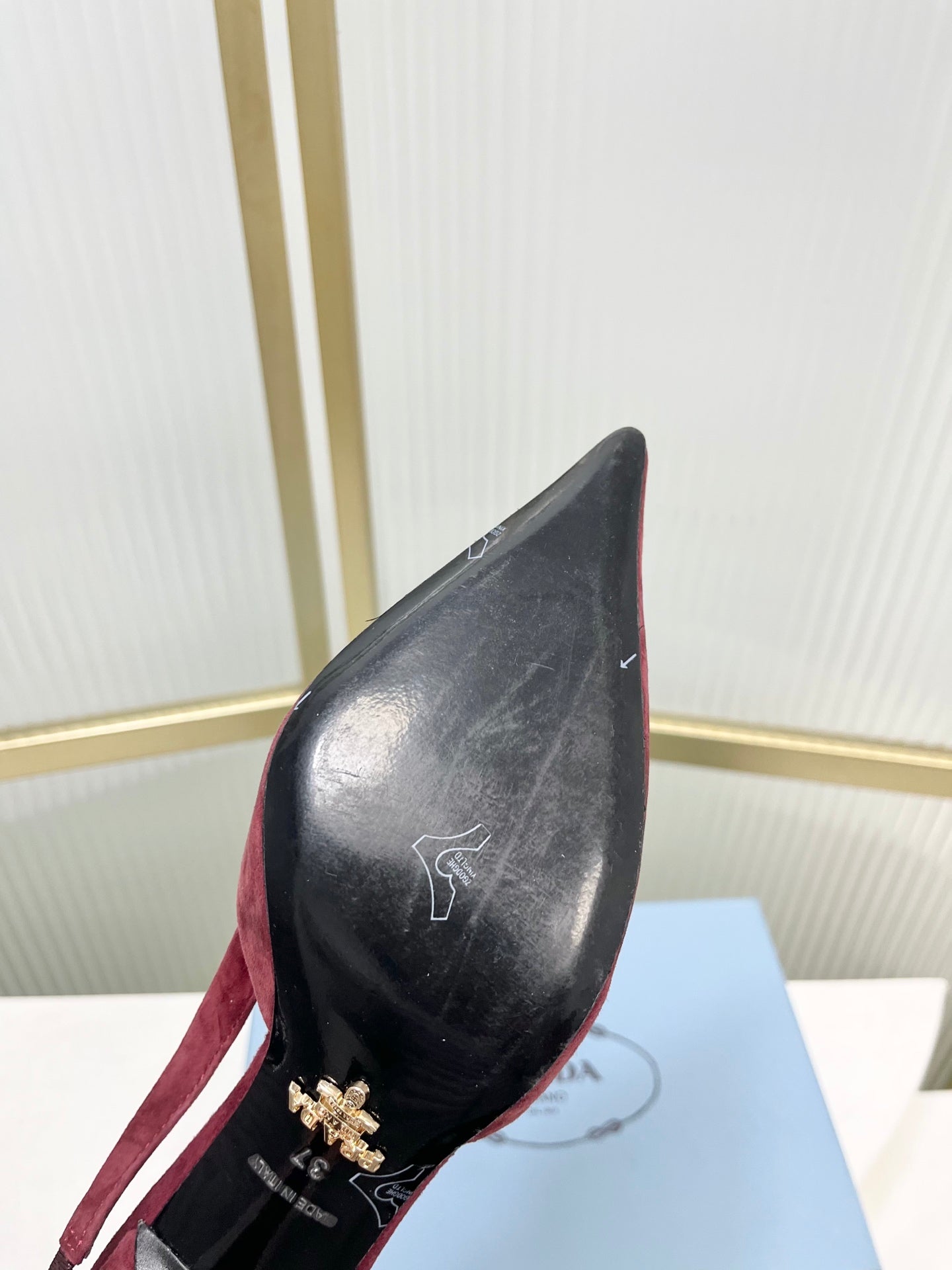 БОСОНІЖКИ PRADA 26S НА ВИСОКИХ ПІДБОРАХ 75 ММ З ТЕМНО-ЧЕРВОНОЇ ЗАМШІ З ЛОГОТИПОМ