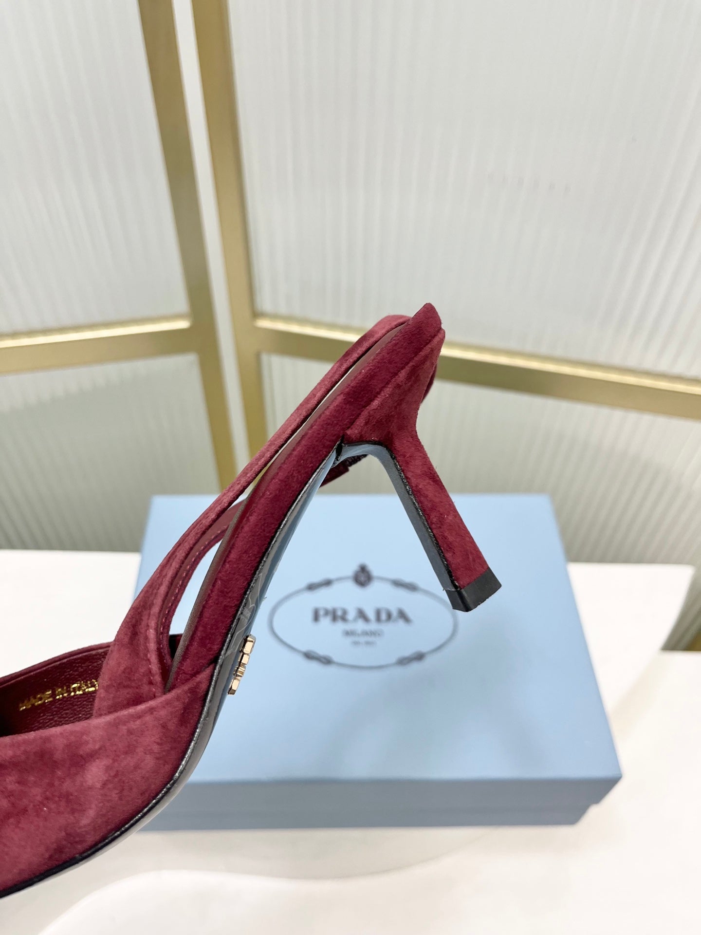 БОСОНІЖКИ PRADA 26S НА ВИСОКИХ ПІДБОРАХ 75 ММ З ТЕМНО-ЧЕРВОНОЇ ЗАМШІ З ЛОГОТИПОМ