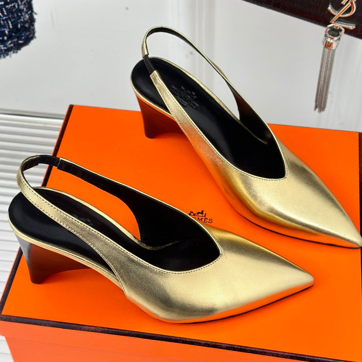 HIGH HEEL 75 MM POINTED- TOE SANDAL IN GOLD CALFSKIN - 35