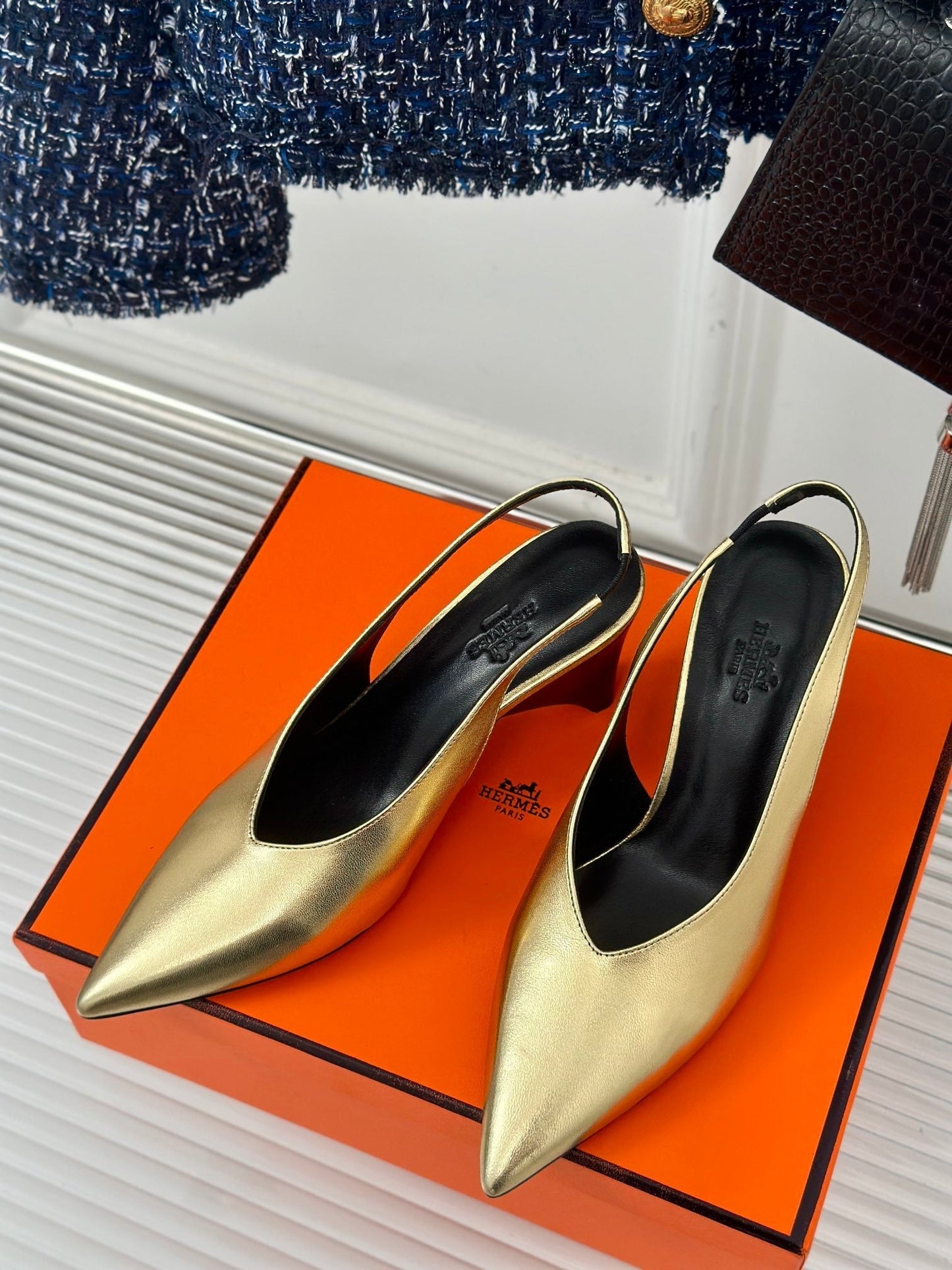HIGH HEEL 75 MM POINTED- TOE SANDAL IN GOLD CALFSKIN - 35