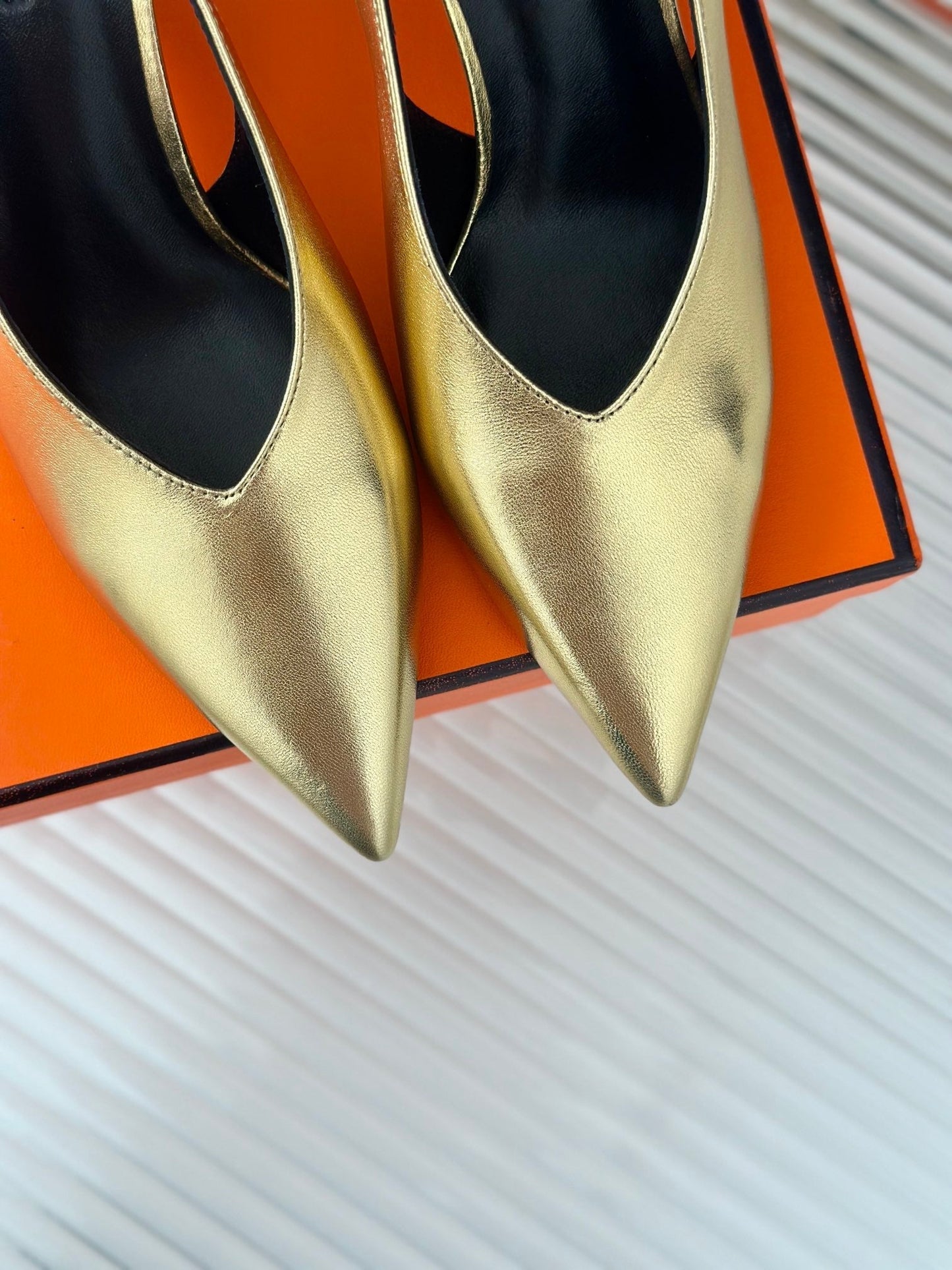 HIGH HEEL 75 MM POINTED- TOE SANDAL IN GOLD CALFSKIN - 35