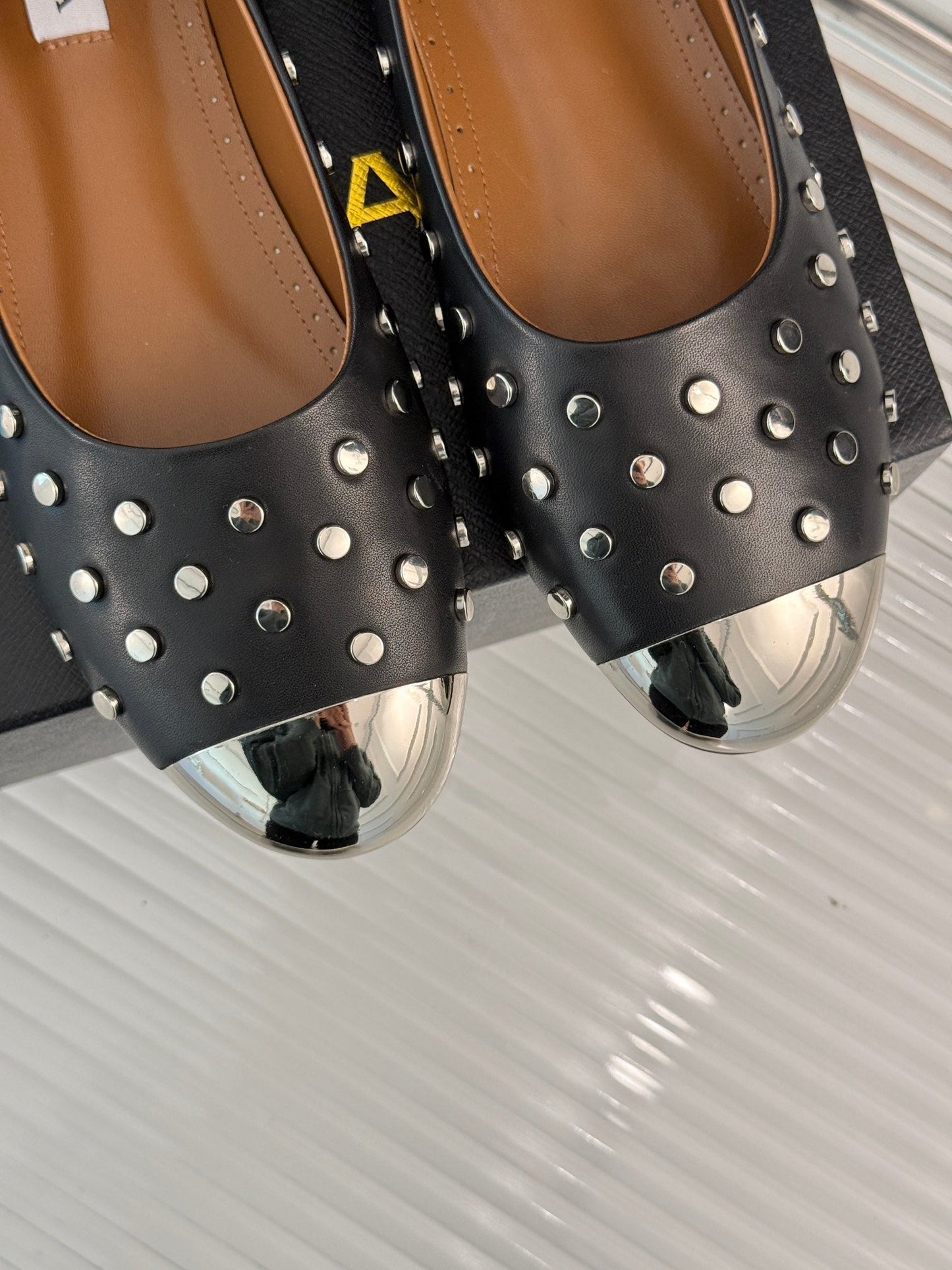 STUD-EMBELLISHED BALLET FLATS IN BLACK CALFSKIN - 35
