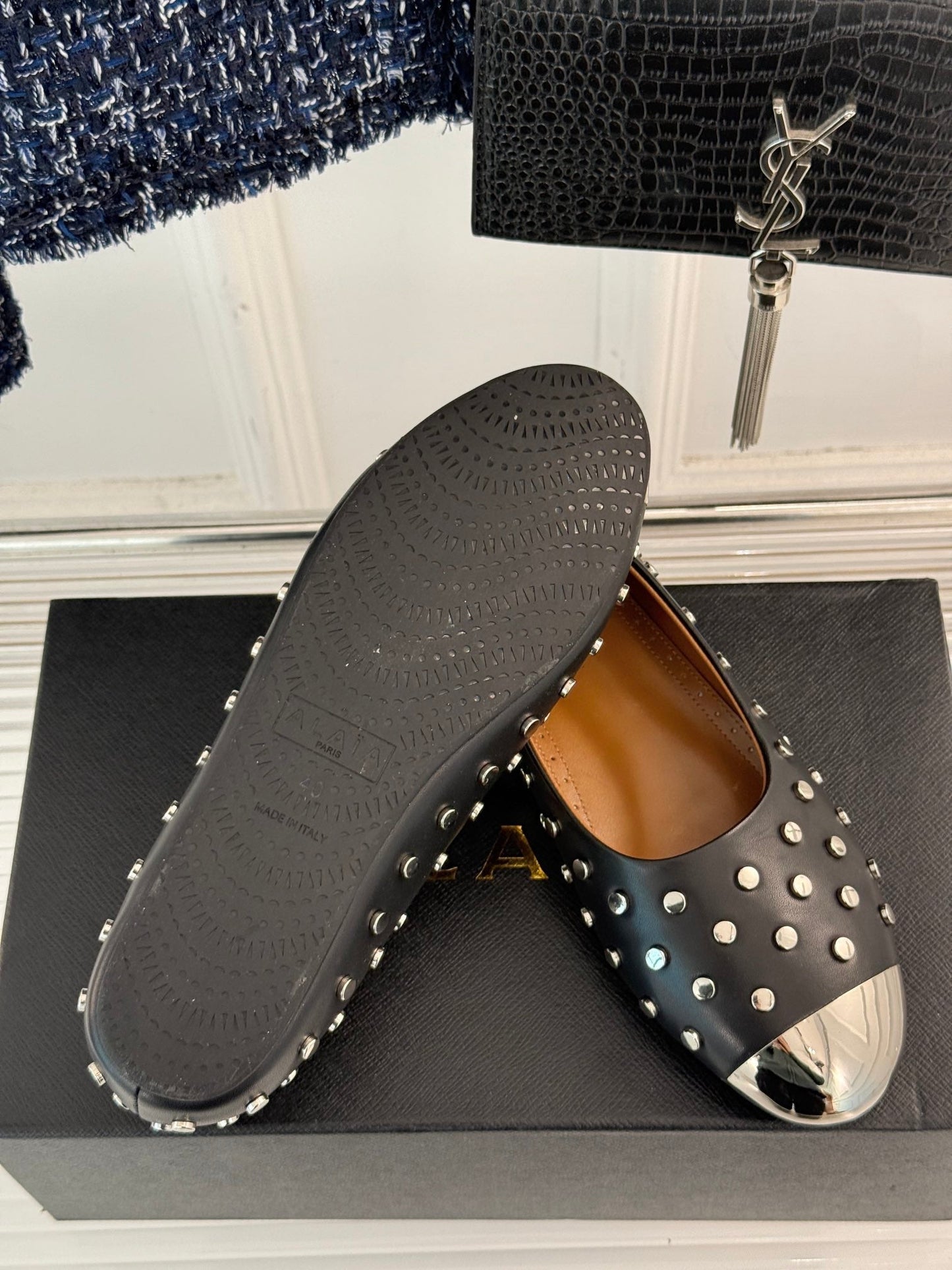 STUD-EMBELLISHED BALLET FLATS IN BLACK CALFSKIN - 35