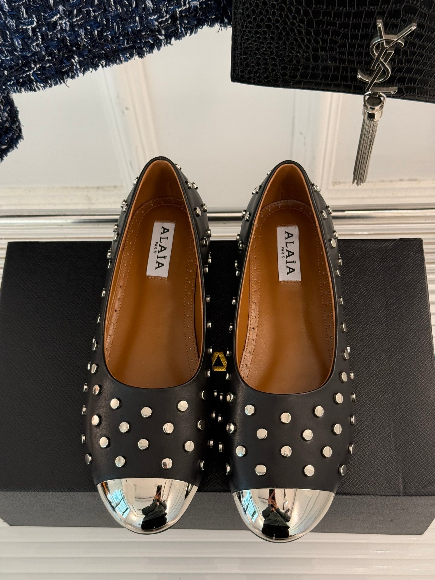 STUD-EMBELLISHED BALLET FLATS IN BLACK CALFSKIN - 35