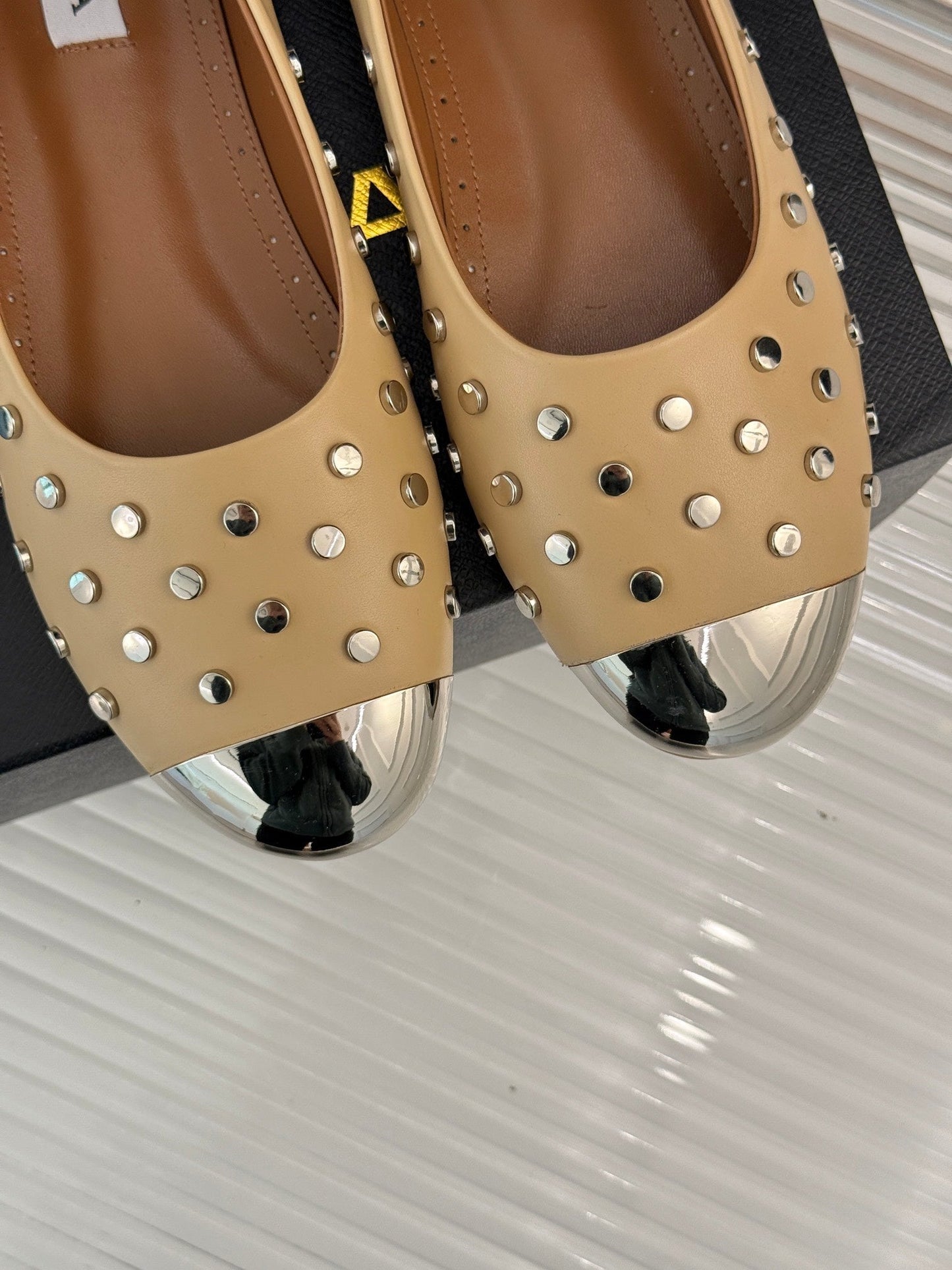 STUD-EMBELLISHED BALLET FLATS IN SEPIA TAN CALFSKIN - 35