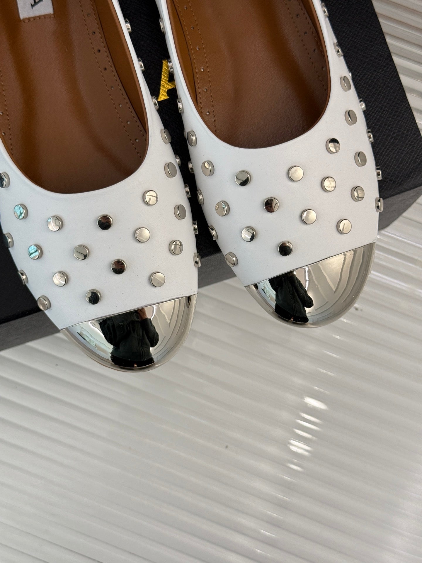 STUD-EMBELLISHED BALLET FLATS IN WHITE CALFSKIN - 35