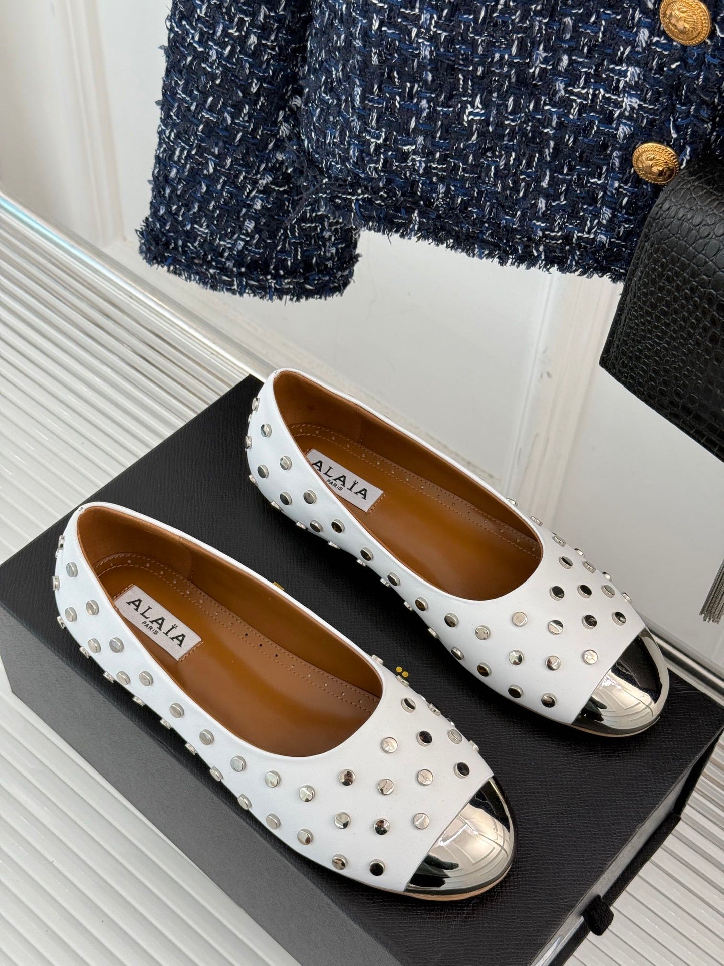 STUD-EMBELLISHED BALLET FLATS IN WHITE CALFSKIN - 35