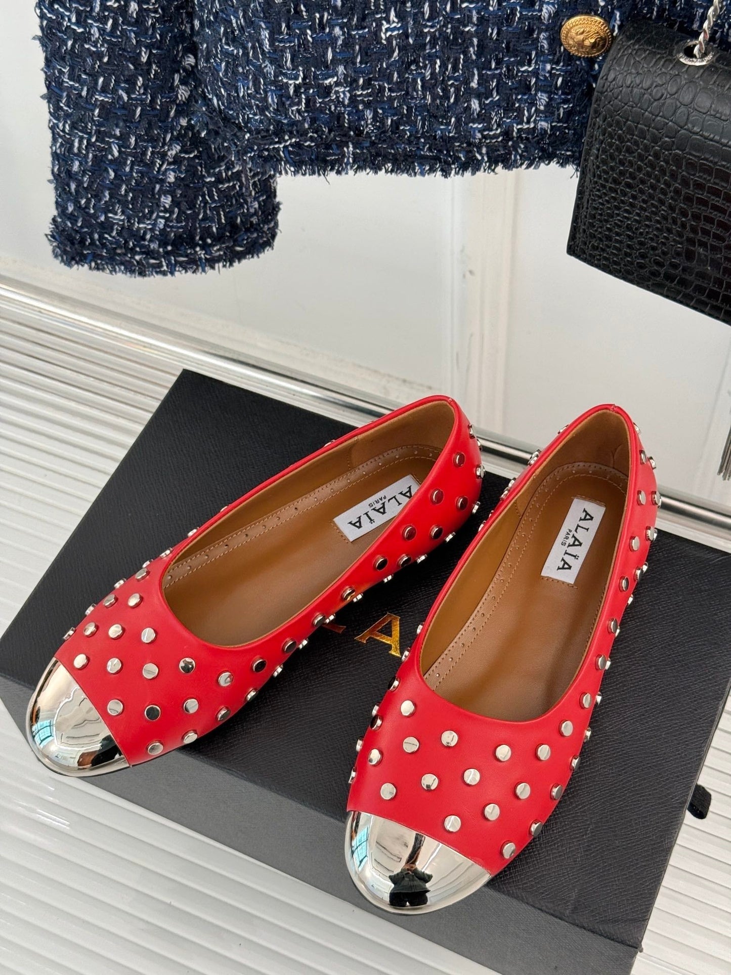 STUD-EMBELLISHED BALLET FLATS IN CHERRY RED CALFSKIN - 35