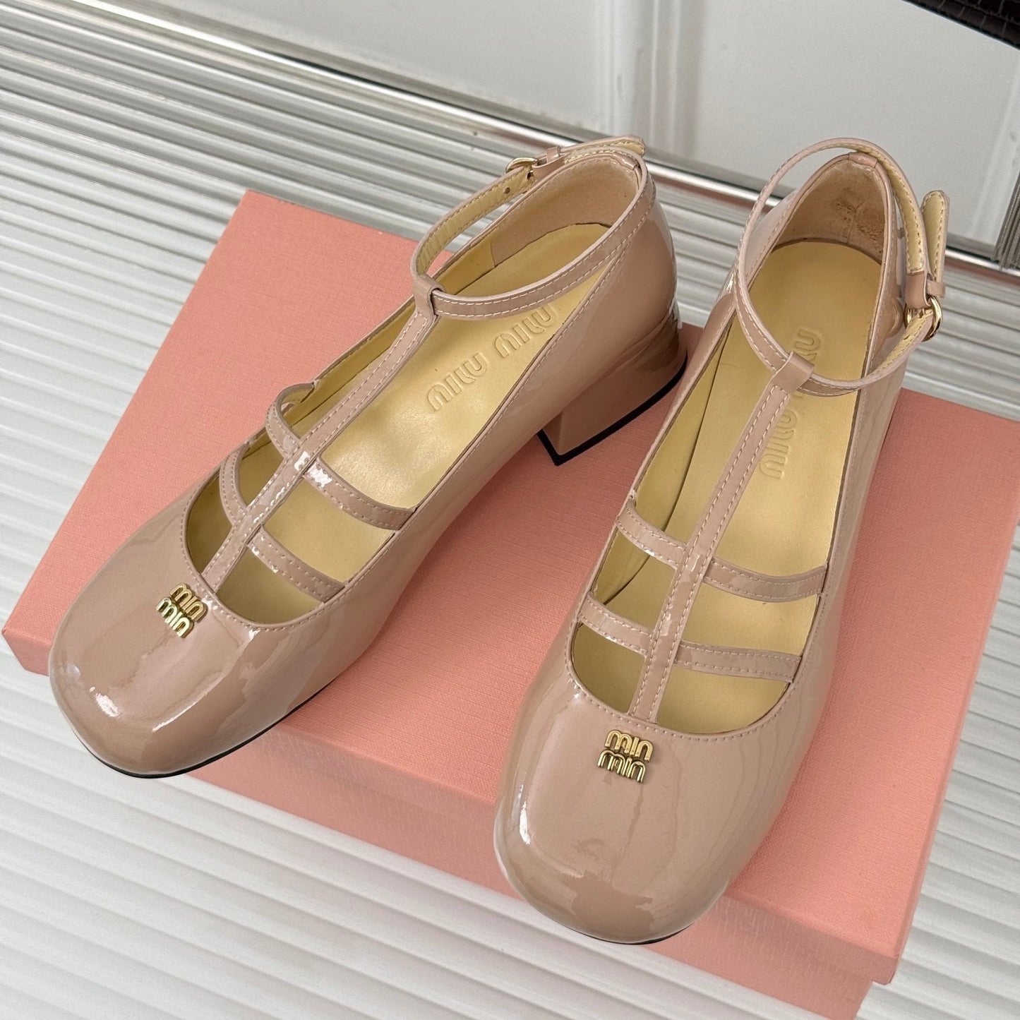 BALLET PUMPS WITH STRAP IN BEIGE GLOSSY LAMBSKIN - 35